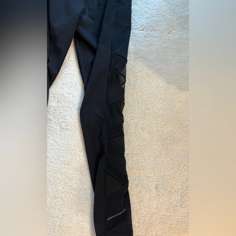 Lululemon speed up tight mesh 28” size 6 - Picture 7 of 11